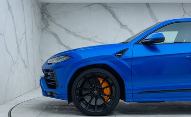 Lamborghini Urus 35