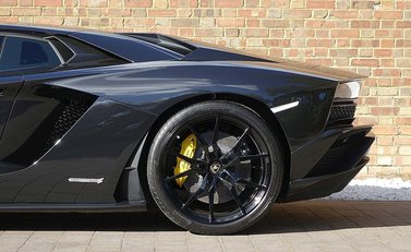 Lamborghini Aventador S 8