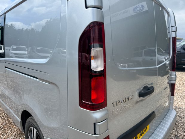 Renault Trafic Crew Cab AUTO LWB L2H1 Low Roof Sport LI30 Air Con Nav EURO 6 15