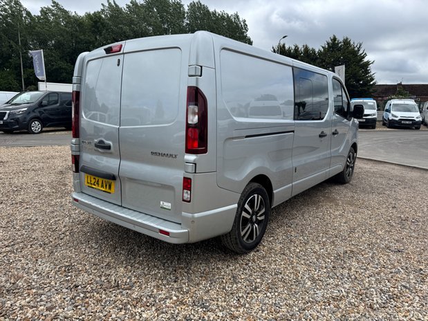 Renault Trafic Crew Cab AUTO LWB L2H1 Low Roof Sport LL30 Air Con Alloys Sensors EURO 6 7