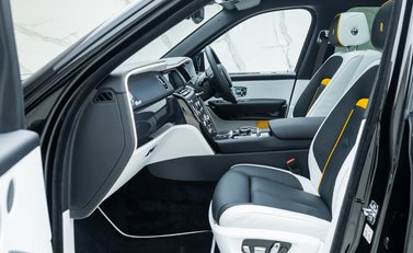 Rolls-Royce Cullinan BLACK BADGE 20