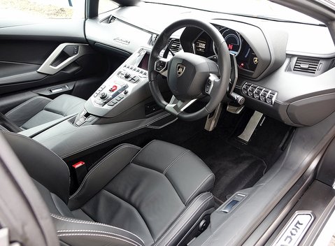 Lamborghini Aventador LP 700-4 17