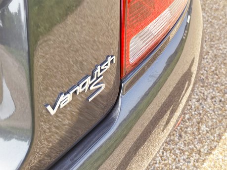 Aston Martin Vanquish V12 S 30