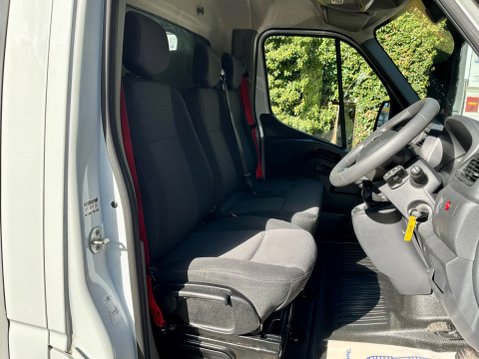 Renault Trucks Uk Master 2.3 dCi ENERGY 35 Business Luton Manual FWD LWB Euro 6 (s/s) 145 BHP 14
