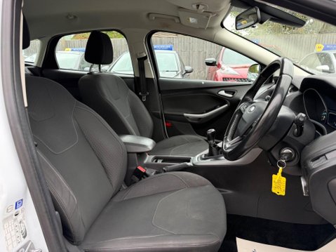 Ford Focus 1.0T EcoBoost Zetec Euro 6 (s/s) 5dr 15