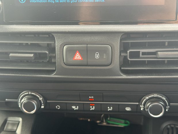 Peugeot e-Partner AUTO 50Kwh [SOLD KH] SWB L1H1 LR Professional Premium Plus Air Con Sensors 31