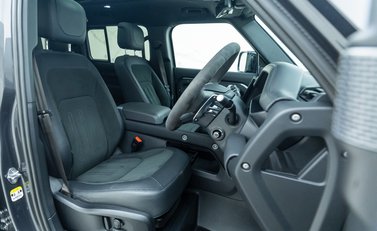 Land Rover Defender 110 V8 P525 Urban 11
