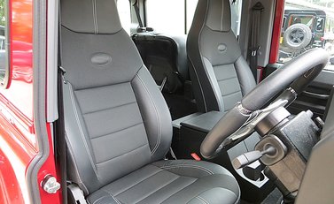 Land Rover Defender 90 XS 14