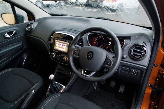 Renault Captur ICONIC TCE