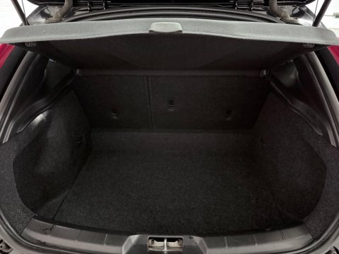 Volvo V40 2.0 D4 R-Design Pro Auto Euro 6 (s/s) 5dr 27