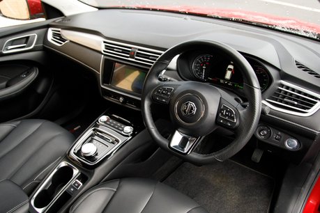 MG MG5 EXCLUSIVE
