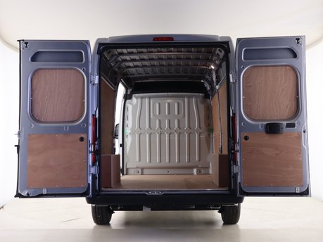 Peugeot Boxer 2.2 BlueHDi L3H2 Professional Premium+ 140ps 2