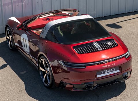 Porsche 911 (992) Targa 4S Heritage Design Edition 11