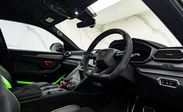 Lamborghini Urus PERFORMANTE 13