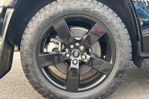 Land Rover Defender 110 D300 Hard Top HSE with Rear Seat Conversion - Black Pack 37