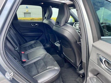 Volvo XC60 2.0 D4 R-Design Pro Auto AWD Euro 6 (s/s) 5dr 37