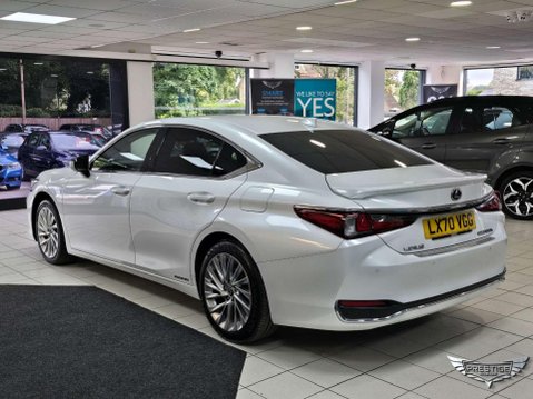 Lexus Es 2.5 300h Takumi E-CVT Euro 6 (s/s) 4dr 5