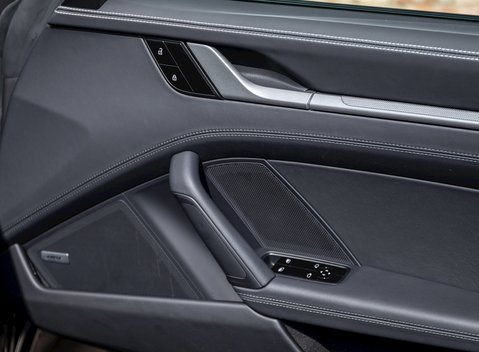 Porsche 911 Carrera 4S (992) 21