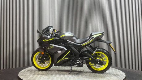 Lexmoto LXS 2023 ONLY 1K NEW MOT 125CC SPORTS BIKE LEARNER 4