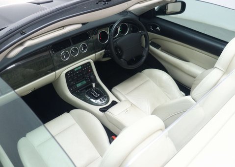 Jaguar XKR 4.2 Convertible 2dr Petrol Automatic (304 g/km, 400 bhp) 46