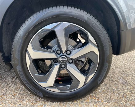Nissan Qashqai 1.3 Qashqai N-Connecta DiG-T MHEV 5dr 16