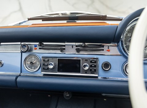Mercedes-Benz 280 SL W113 Pagoda 24