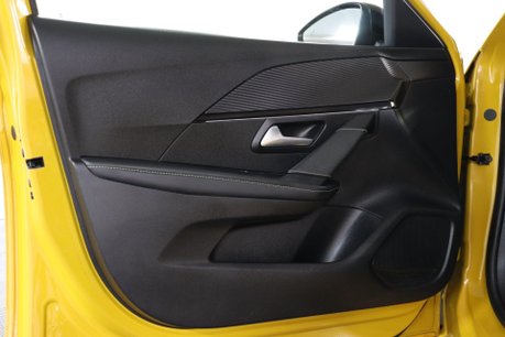 Peugeot e-208 GT PREMIUM 47