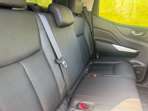 Nissan Navara 2.3 Navara Tekna dCi 4WD 5dr 9