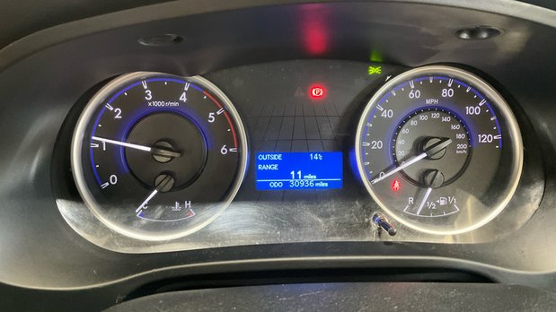 Toyota Hilux Active | 2.4 LT | Extended Cab | Tow Bar | Air Con | EURO 6 9
