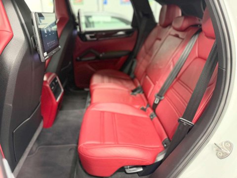 Porsche Cayenne 3.0 V6 E-Hybrid 14.1kWh SUV 5dr Petrol Plug-in Hybrid TiptronicS 4WD Euro 6 40