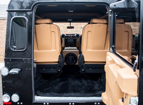 Land Rover Defender 90 XS Bowler 31