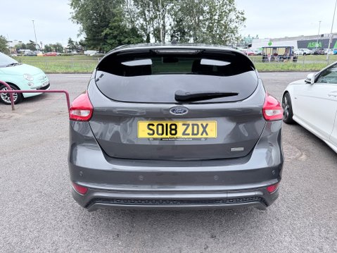 Ford Focus 1.0 ST-LINE X 6
