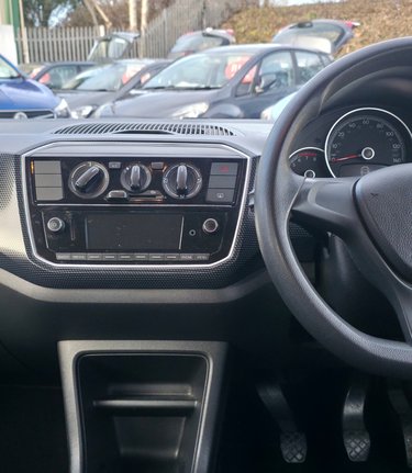 Volkswagen Up 1.0 MOVE UP LOOK! JUST 30000 MILES! 8 SERVICES.. BLUETOOTH! LOW INSURANCE! 3