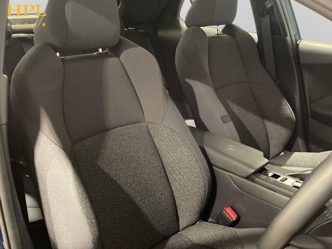 Toyota C-HR 1.8 VVT-h Icon SUV 5dr Petrol Hybrid CVT Euro 6 (s/s) (140 ps) 11