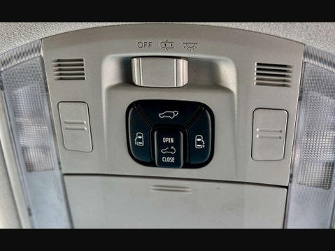 Toyota Vellfire G Edition V6 Sunroof 79