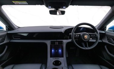 Porsche Taycan 4 CROSS TURISMO 12