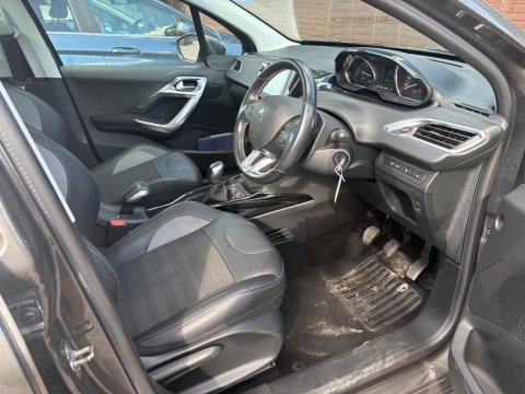 Peugeot 2008 ALLURE PREMIUM 17