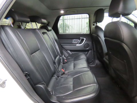 Land Rover Discovery Sport 2.0 Discovery Sport Black HSE TD4 Auto 4WD 5dr 8
