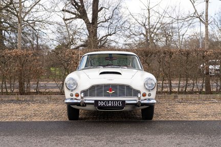 Aston Martin DB4 Series III 5