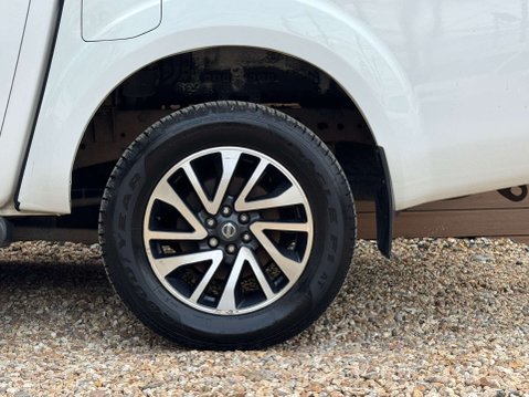 Nissan Navara 2.3 Navara N-Connecta dCi 4WD 5dr 19