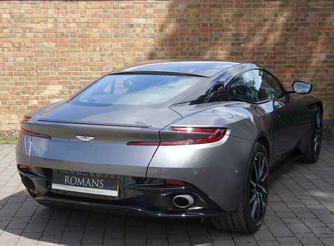 Aston Martin DB11 9