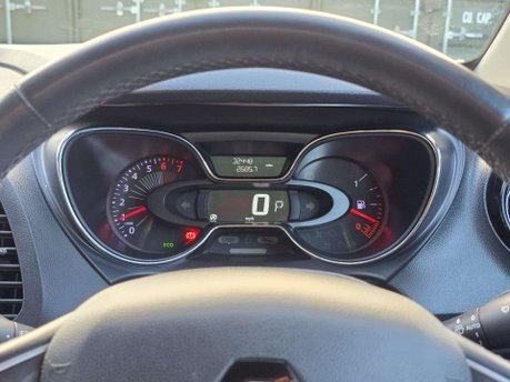 Renault Captur 1.2 TCe ENERGY Dynamique Nav SUV 5dr Petrol Auto Euro 6 (s/s) (120 ps) 31