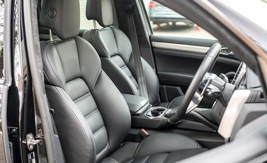 Porsche Cayenne Turbo 12