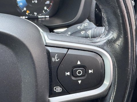 Volvo XC60 2.0 D4 Momentum SUV 5dr Diesel Auto AWD Euro 6 (s/s) (190 ps) 31