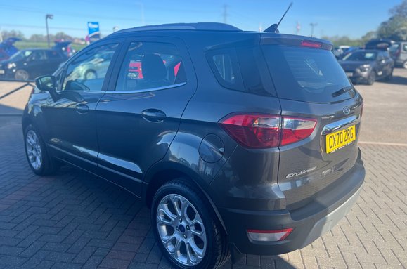 Ford Ecosport TITANIUM 9