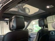 Land Rover Discovery 3.0 Discovery R-Dynamic SE D MHEV Auto 4WD 5dr 11