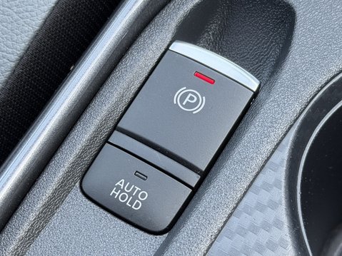 Nissan Juke 1.0 DiG-T 114 N-Connecta 5dr DCT 30