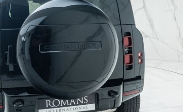 Land Rover Defender 110 D250 X-DYNAMIC HSE 32