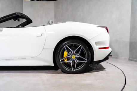 Ferrari California T. MAGNERIDE SUSPENSION. BESPOKE INTERIOR. TWO-TONE BODYWORK. CARPLAY. 13