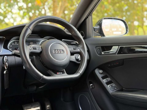 Audi RS4 4.2 RS 4 FSI Quattro Auto 4WD 5dr 32